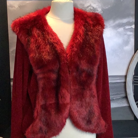 Lisa International Red Faux Fur Collar Chenille Sweater Jacket EUC Size L - Picture 8 of 10
